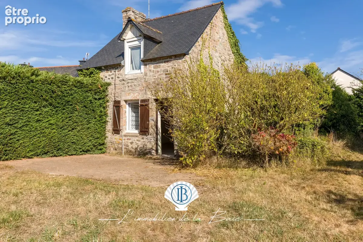 Maison en pierre à rénover avec terrain clos, à 1,8 km de Sables-d'Or-les-Pins - photo 2