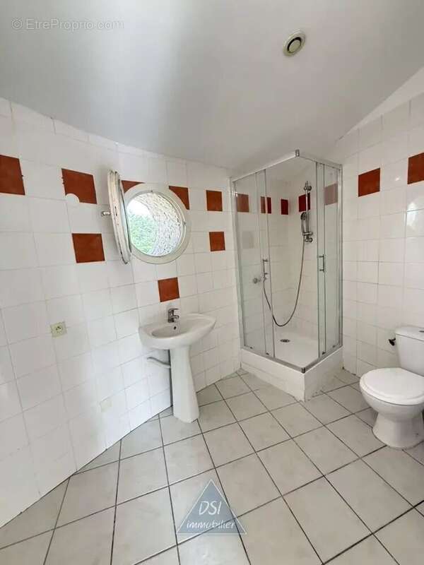 Maison à SAINT-ETIENNE-SUR-CHALARONNE