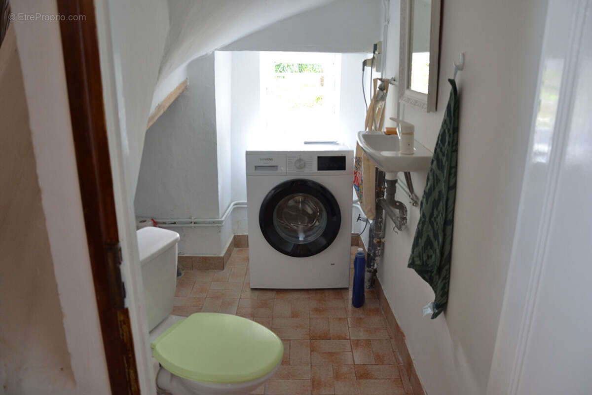 Courniou dans hameau maison T5 avec jardin terrasse garage et annexes - photo 12