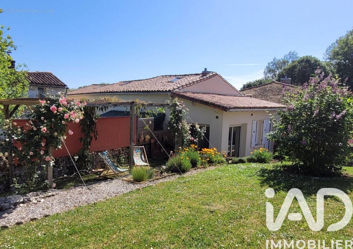 Photo 1 - Maison à SAINT-GELAIS