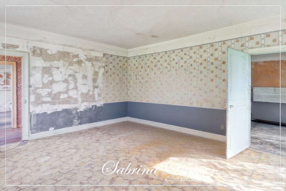  Maison de caractère à rénover – 172 m² habitables, grange et 5 420 m² de terrain - BOURSAULT - photo 10