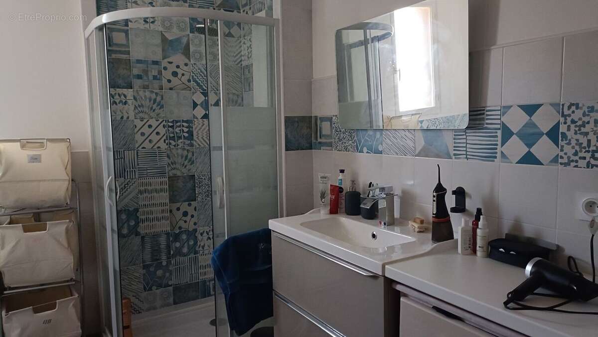 Bien rare - Maison mitoyenne atypique avec terrain constructible - Proche centre-ville - photo 11