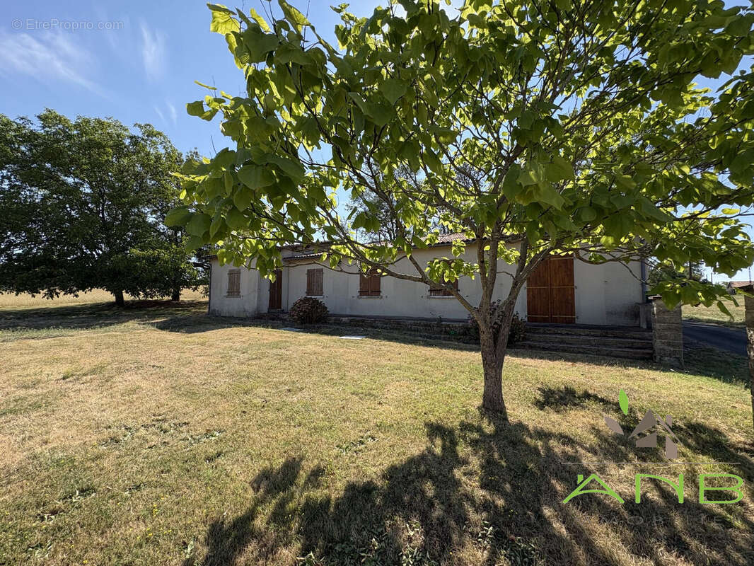 Maison 130 m² à Varaignes  - photo 2