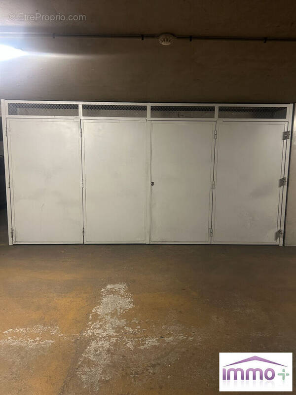Parking à PANTIN