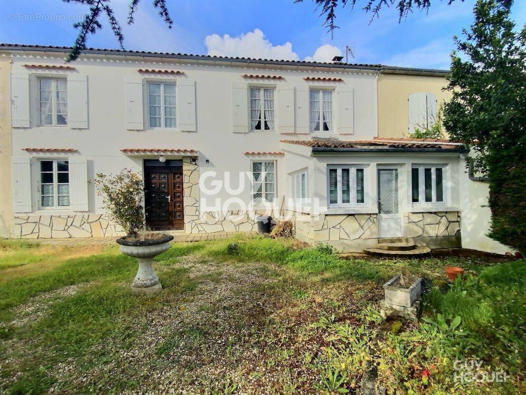 Maison à GENOUILLE