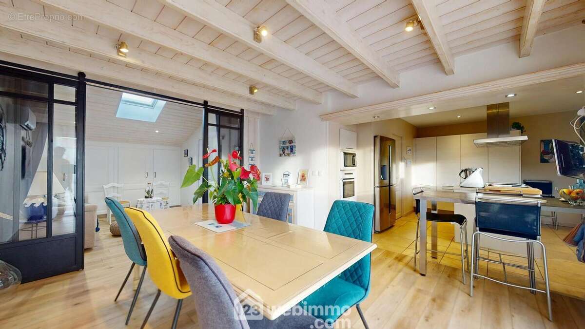 Salle à manger, climatisée. - Maison à JARD-SUR-MER