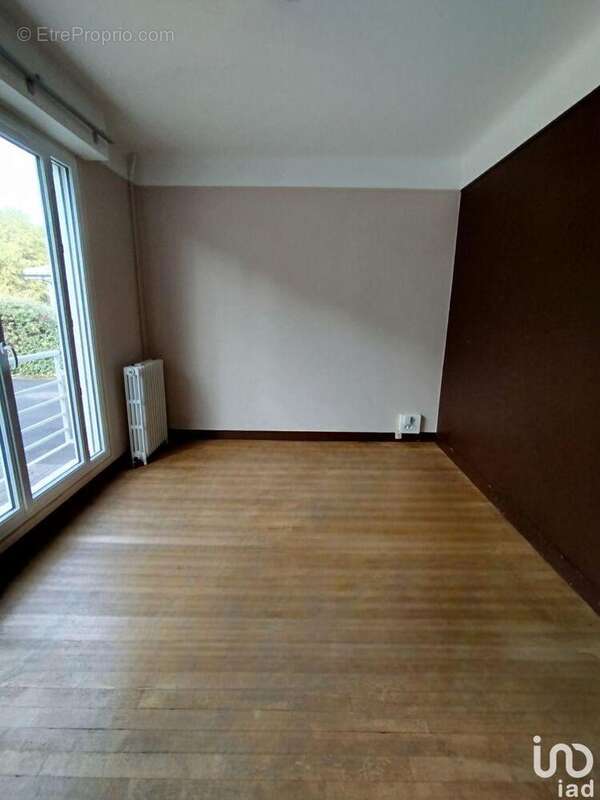 Photo 2 - Commerce à LE TAILLAN-MEDOC