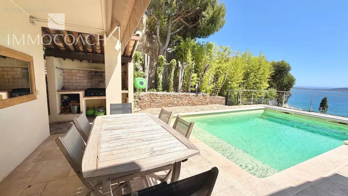 Maison à CARQUEIRANNE