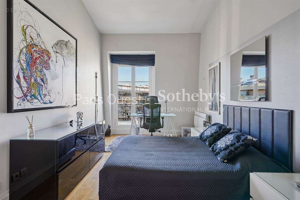 Appartement à NEUILLY-SUR-SEINE