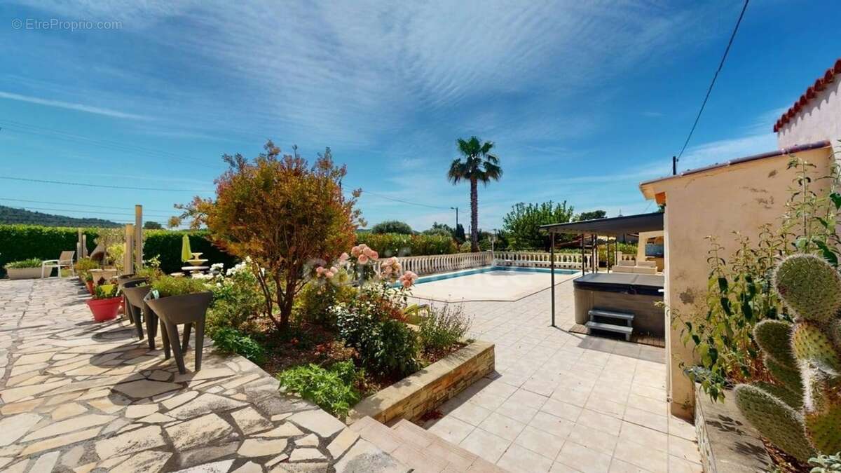 Maison à vendre 5 pièces GAREOULT (83) - photo 15