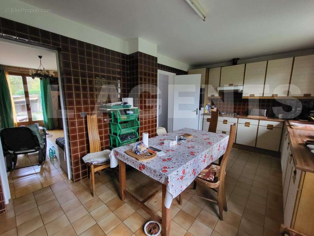 3 - Maison à SAINT-CYR-SUR-MORIN