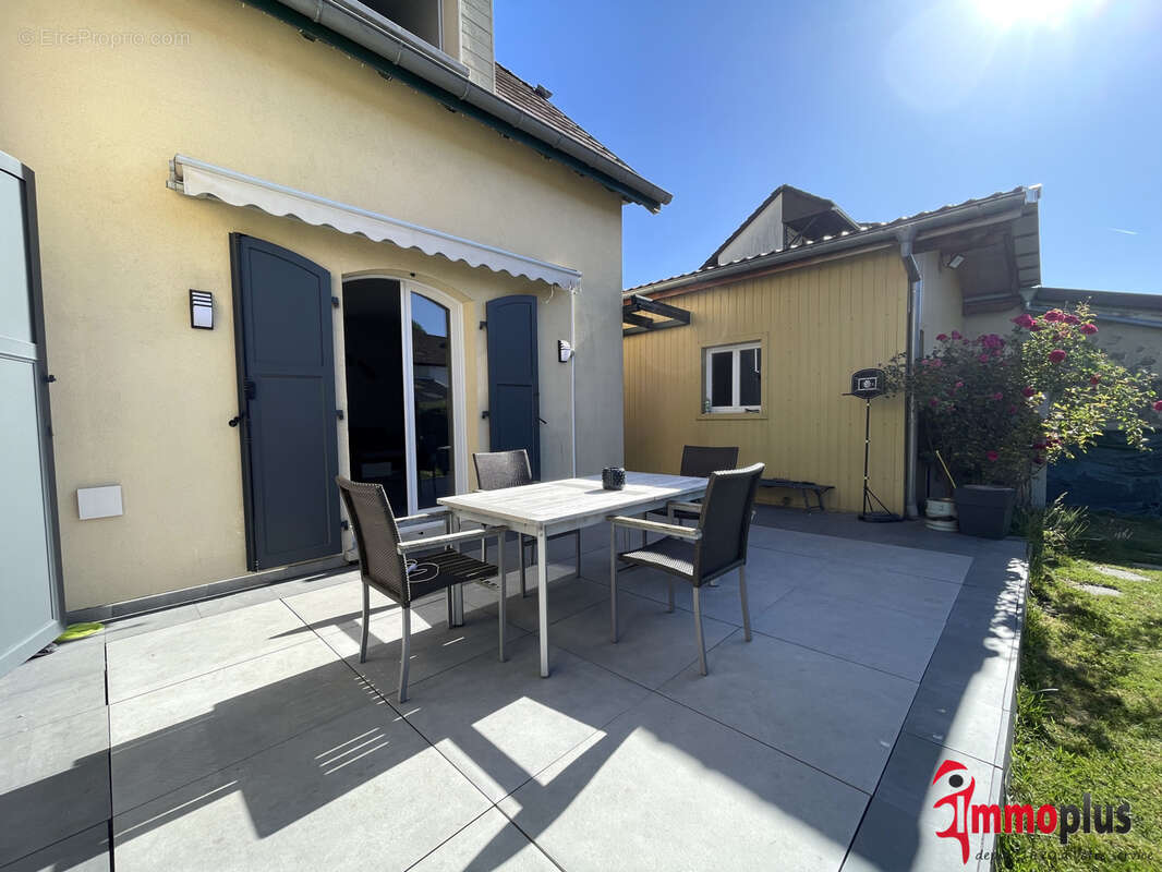 SENTHEIM - Maison individuelle de 155 m2 avec 3 suites, garage double et dépendance - Belles prestations ! - photo 5