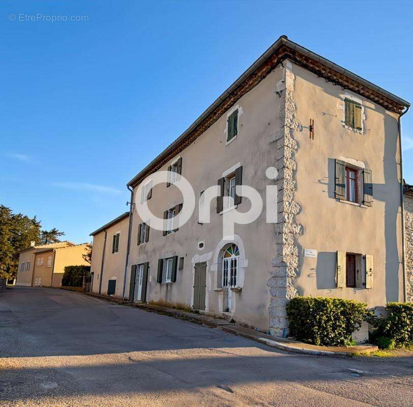Maison de village avec piscine et 8 chambres - photo 3