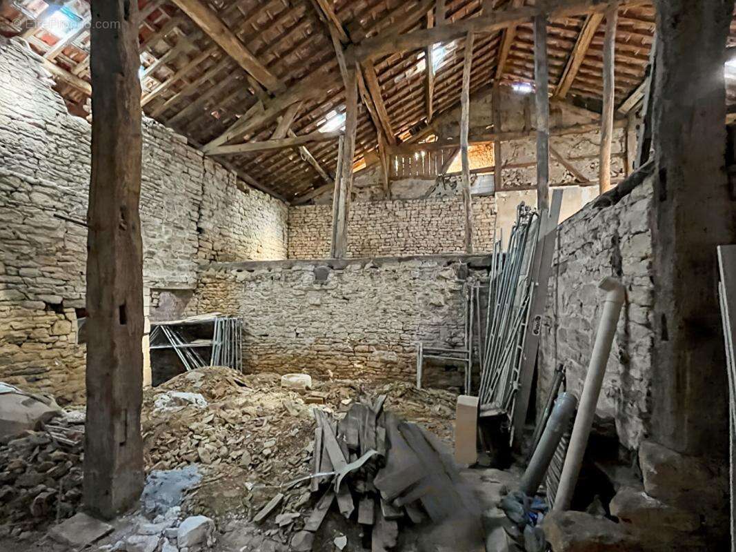 Maison à SAINT-PIERRE-SUR-VENCE