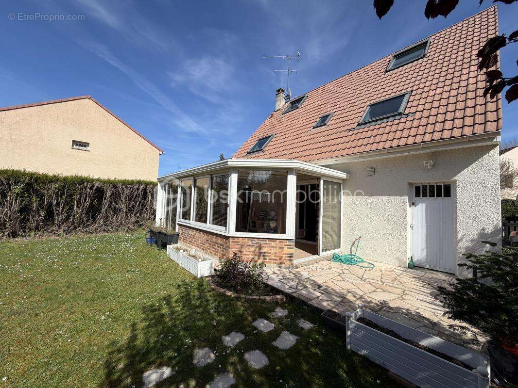 Maison à MENNECY