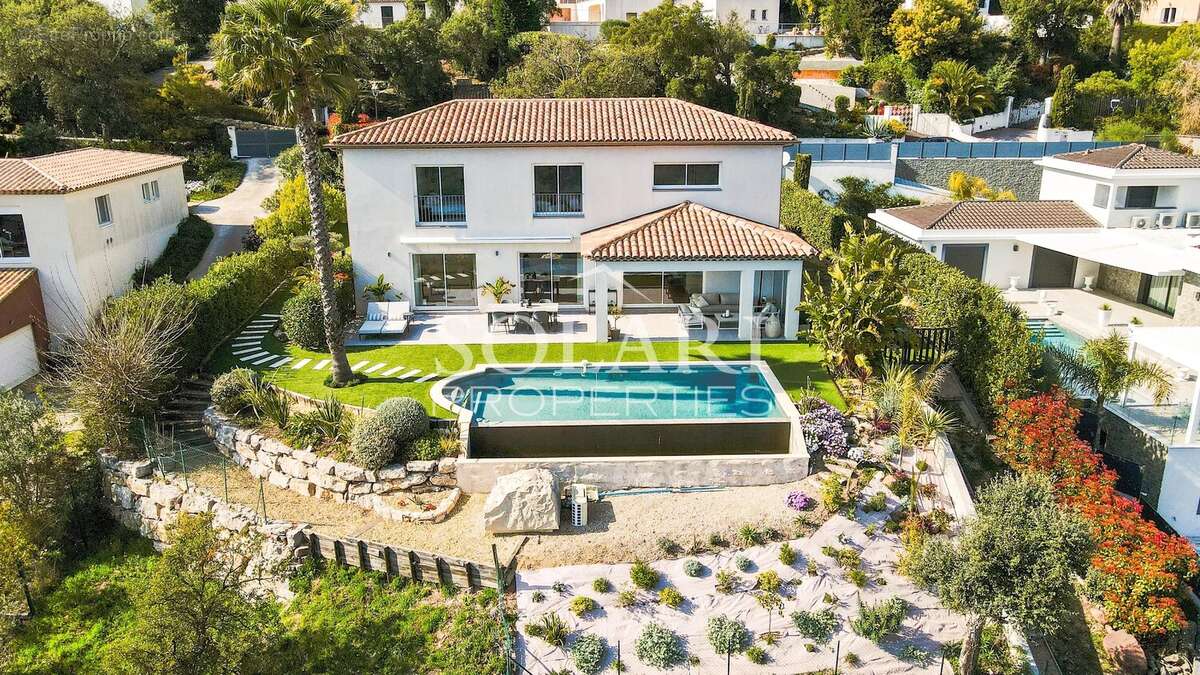 Maison à MANDELIEU-LA-NAPOULE