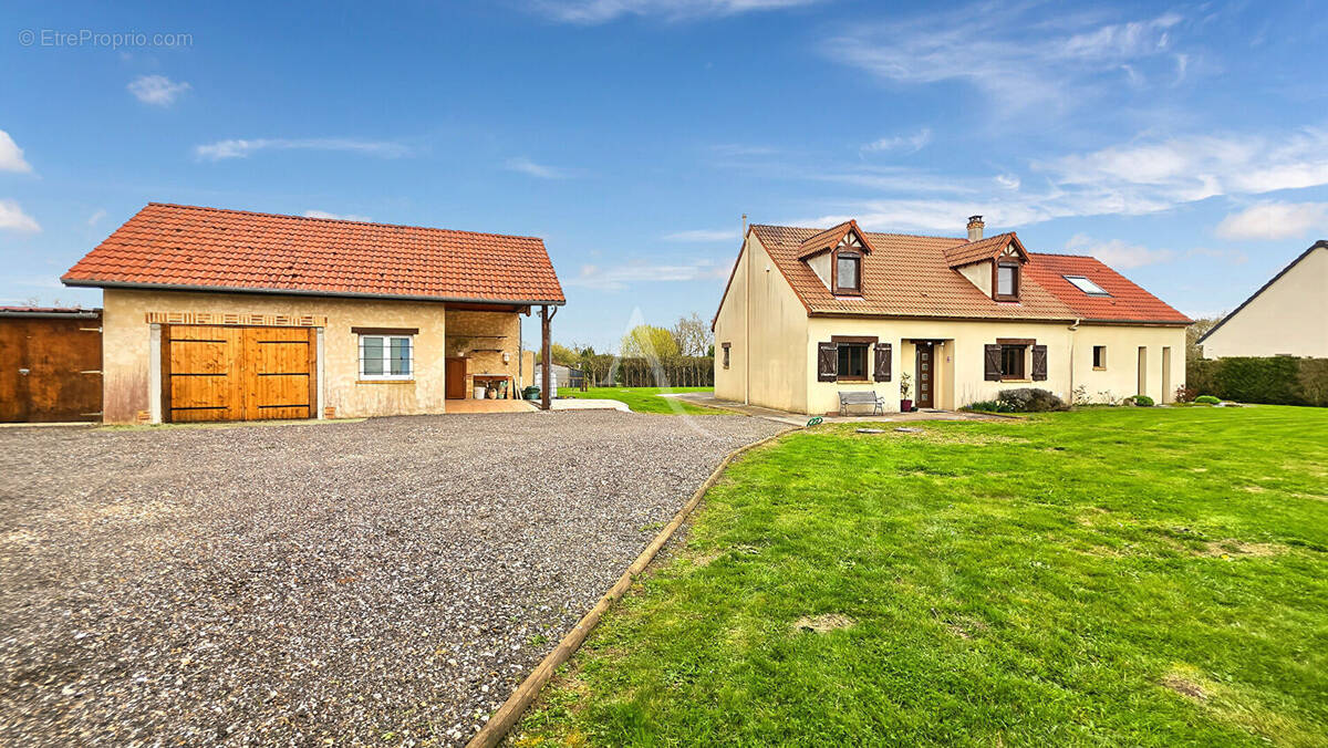Maison à ETREPAGNY