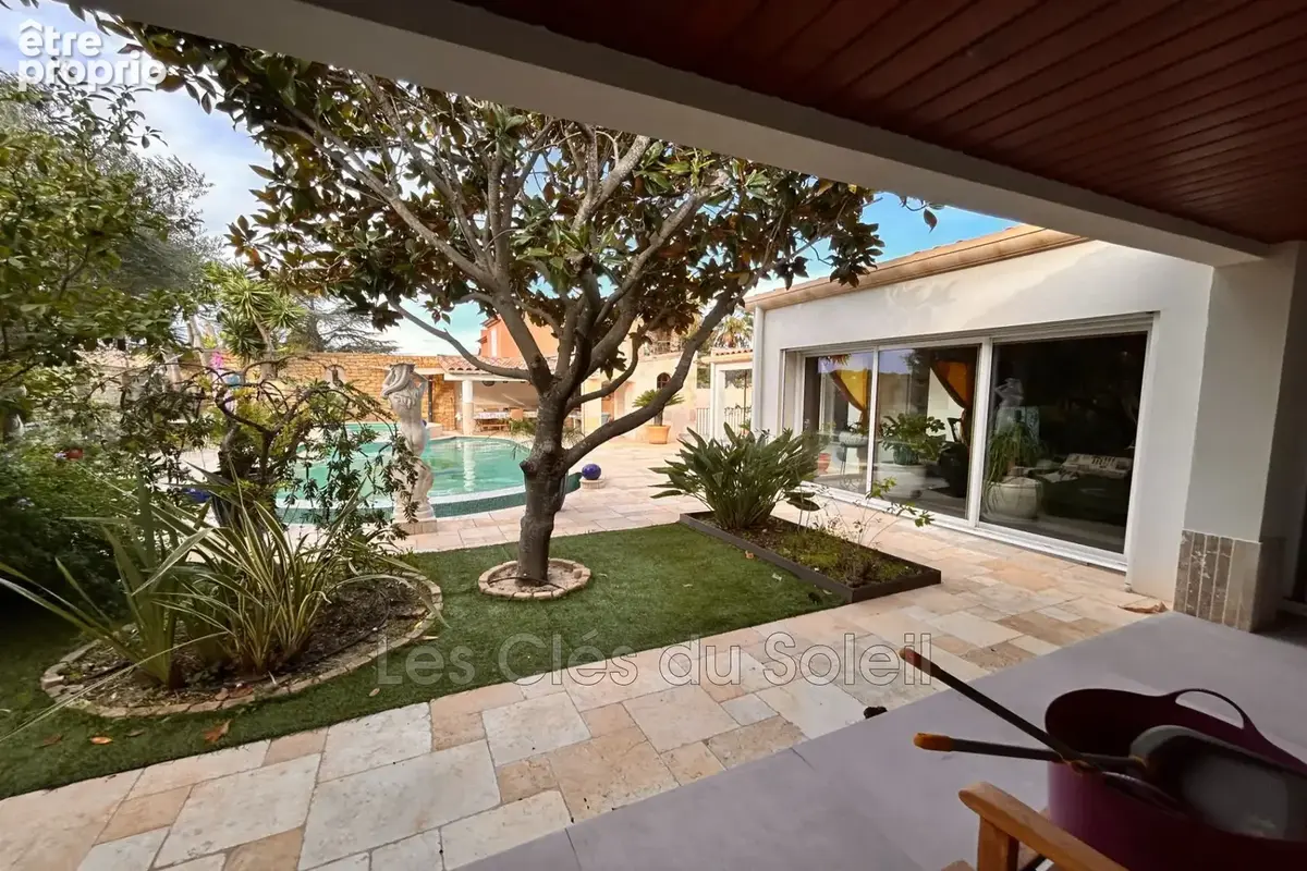Maison 8 pièces 227 m² à vendre à Sanary-Sur-Mer (83110) - photo 3