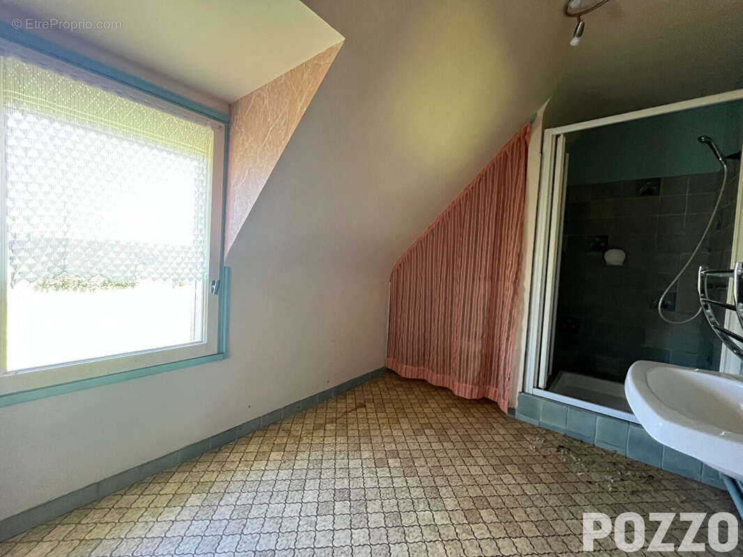 A Vendre - Saint Hilaire Du Harcouet - Maison 6 pièce(s) 114 m² - Vie de plain-pied - Proximité des services - photo 13