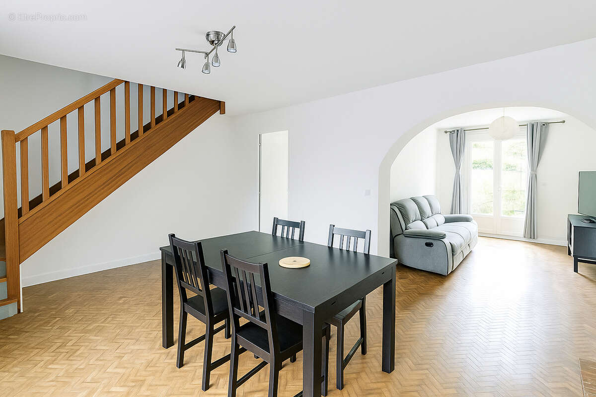 Maison à MARLY-LA-VILLE