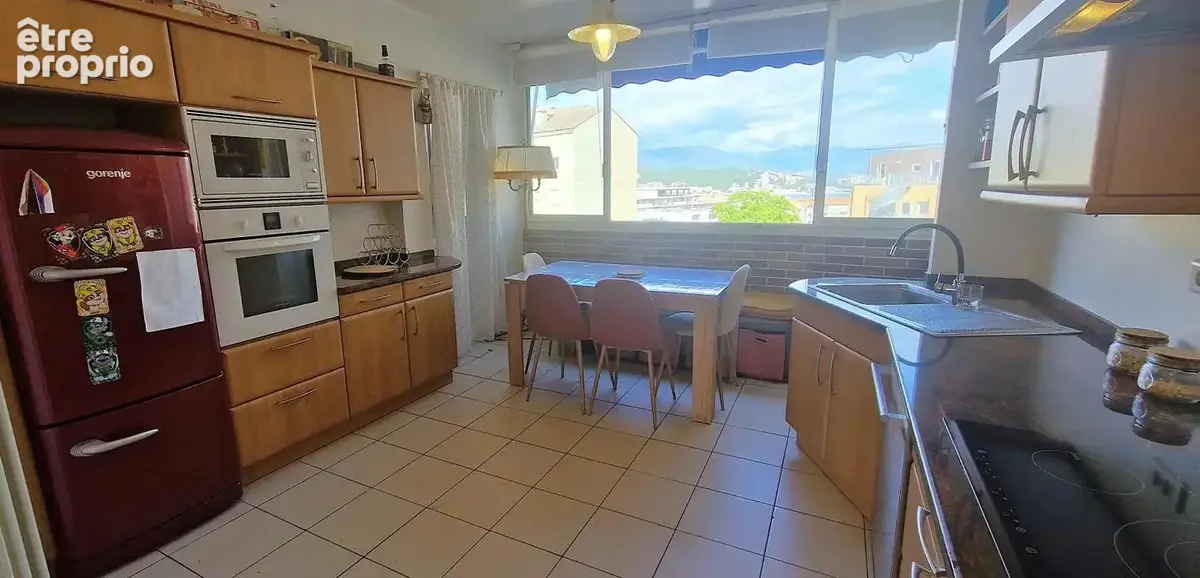 Grand F4 de 98 m² proche du centre ville - photo 4