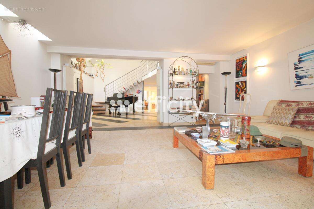 Appartement à MARSEILLE-7E