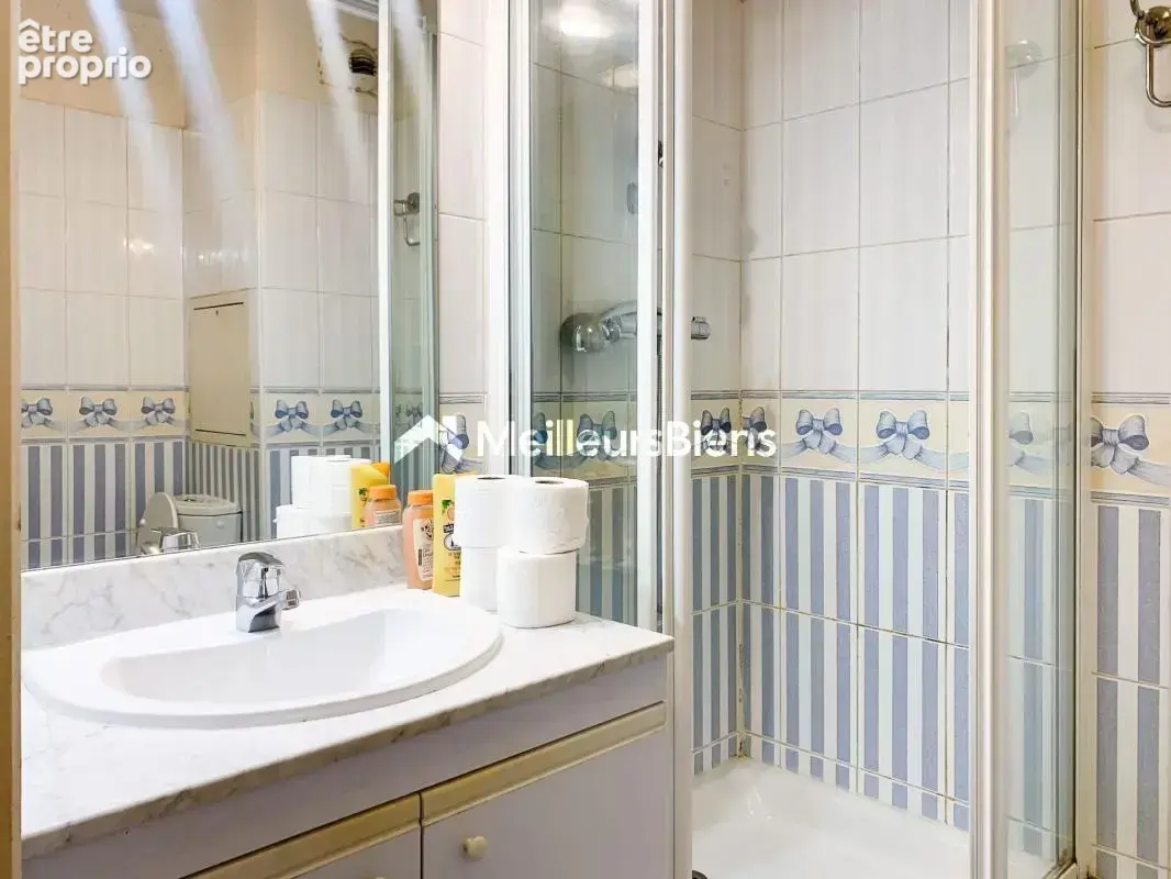 Paris 8e – Saint-Augustin : studio sur cour avec coin nuit indépendant, ascenseur - photo 10