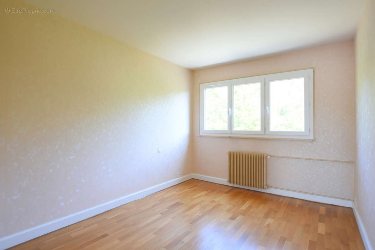 Appartement à LES ESSARTS-LE-ROI
