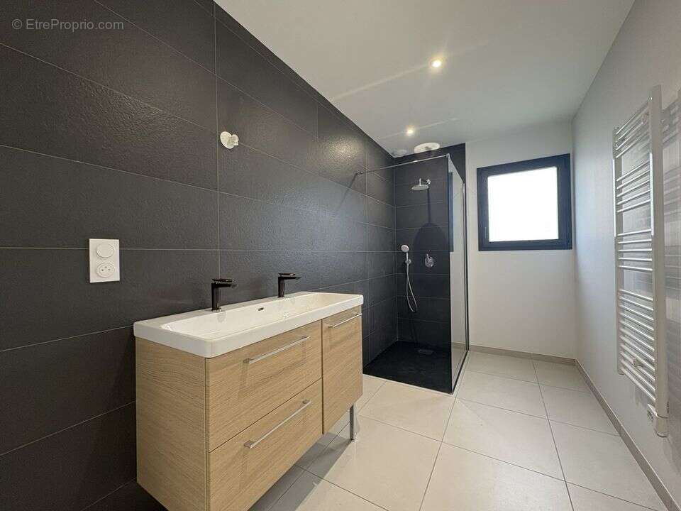 Maison à COGNAT-LYONNE