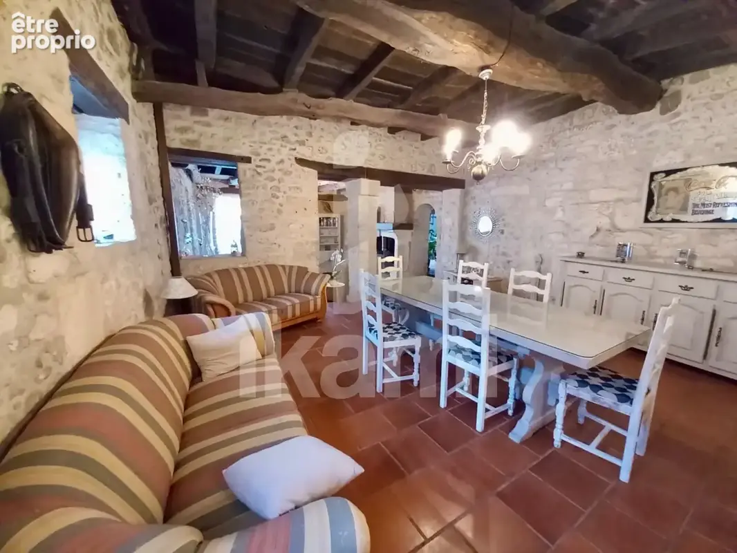 Au cœur d'un village typique, demeure de charme, avec dépendances - photo 11