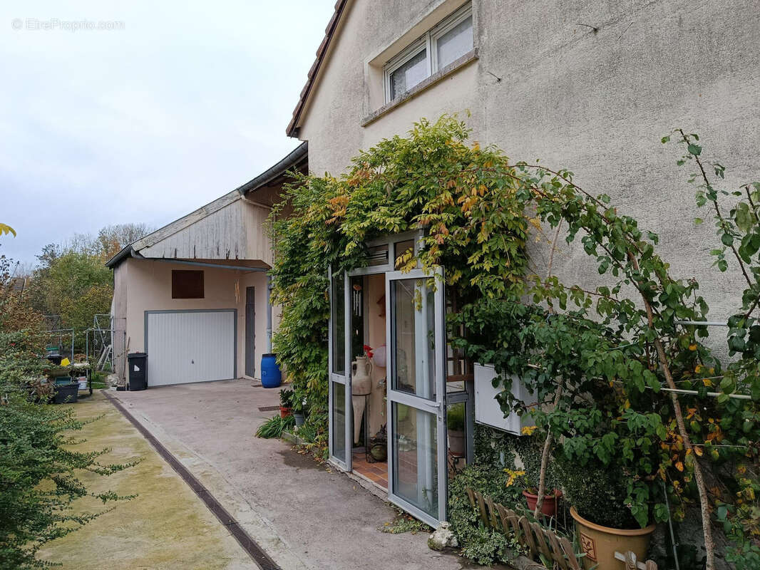 Maison 140m2 avec terrain et dépendances - photo 5