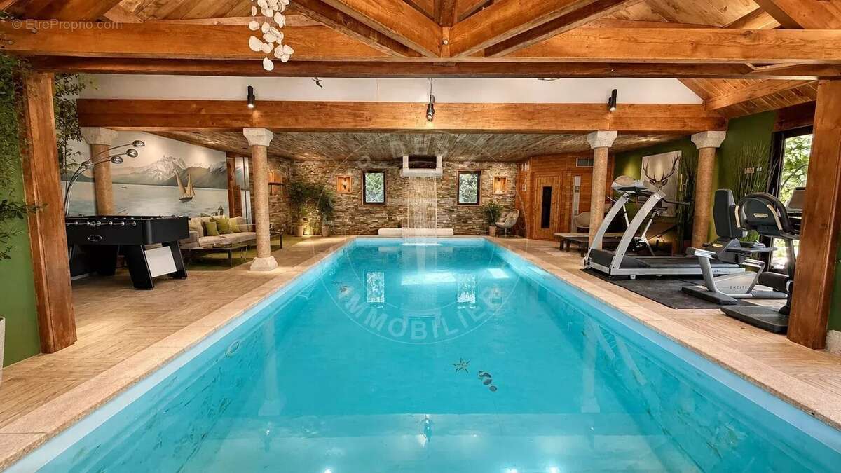 Propriété d’exception de 469 m² avec piscine intérieure - photo 3