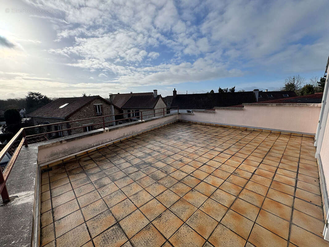 Maison à SAINT-NOM-LA-BRETECHE