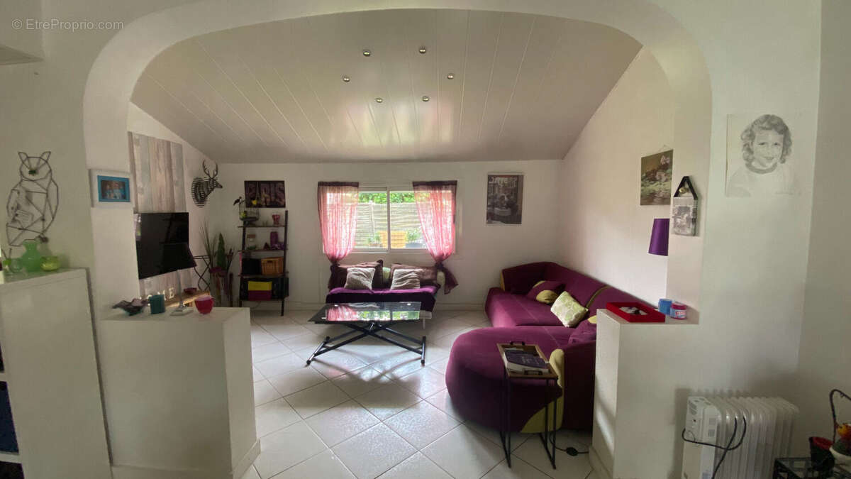 Maison à LESIGNY