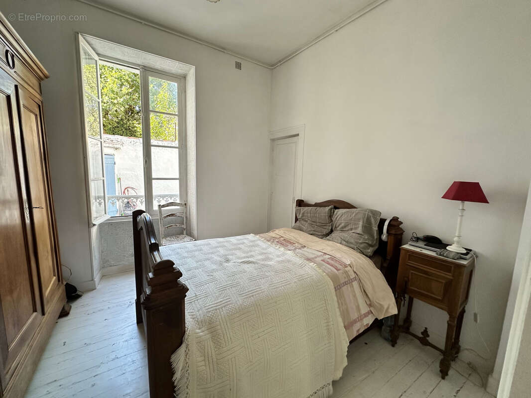 Maison à SAINT-JEAN-D'ANGELY