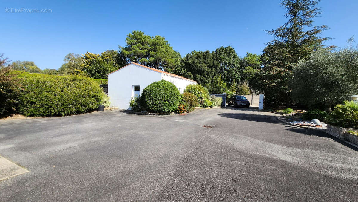 Environnement boisé pour ce beau terrain de près de 2000 m2 - photo 10