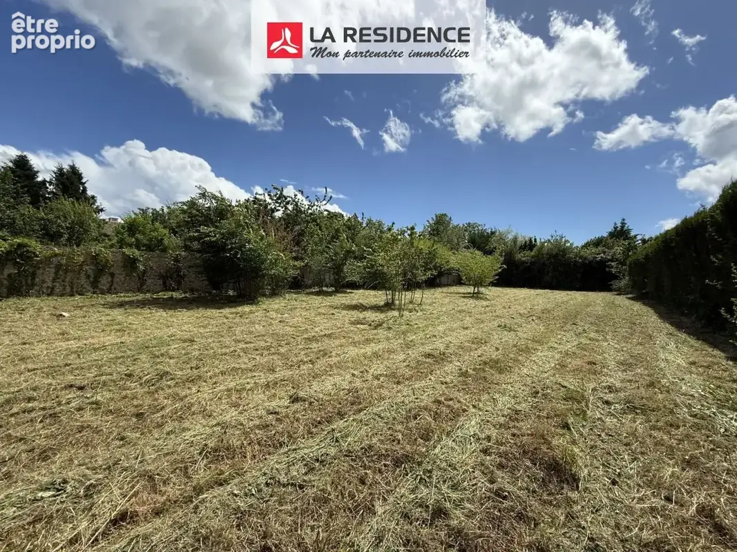 Terrain à LE MESNIL-SAINT-DENIS