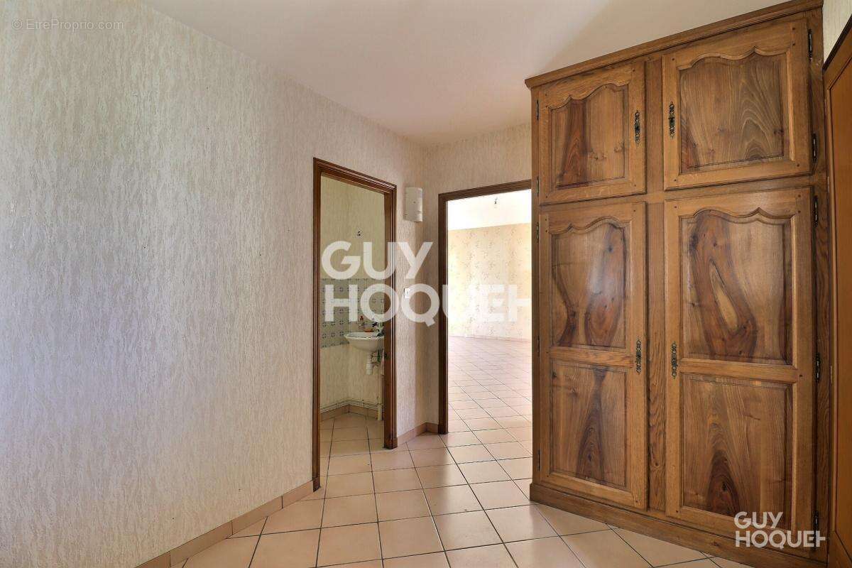 Maison à SAINT-GERMAIN-DE-MARENCENNES