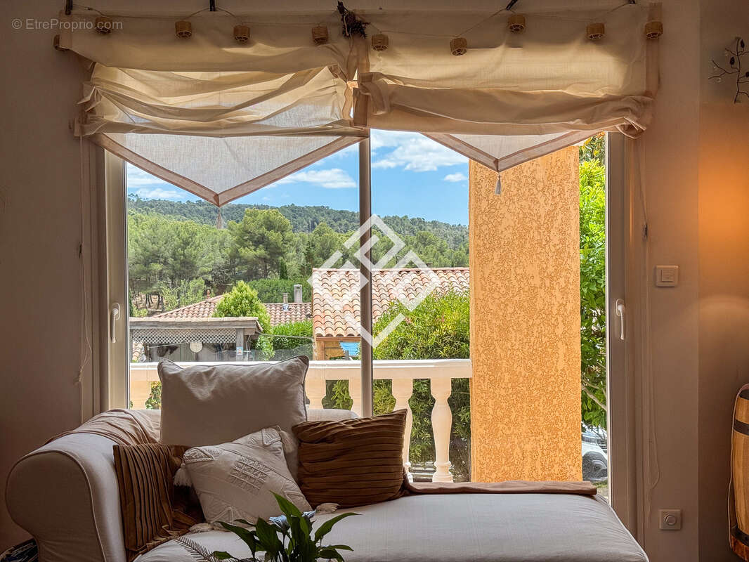 Villa de prestige avec piscine et dépendance. - photo 9