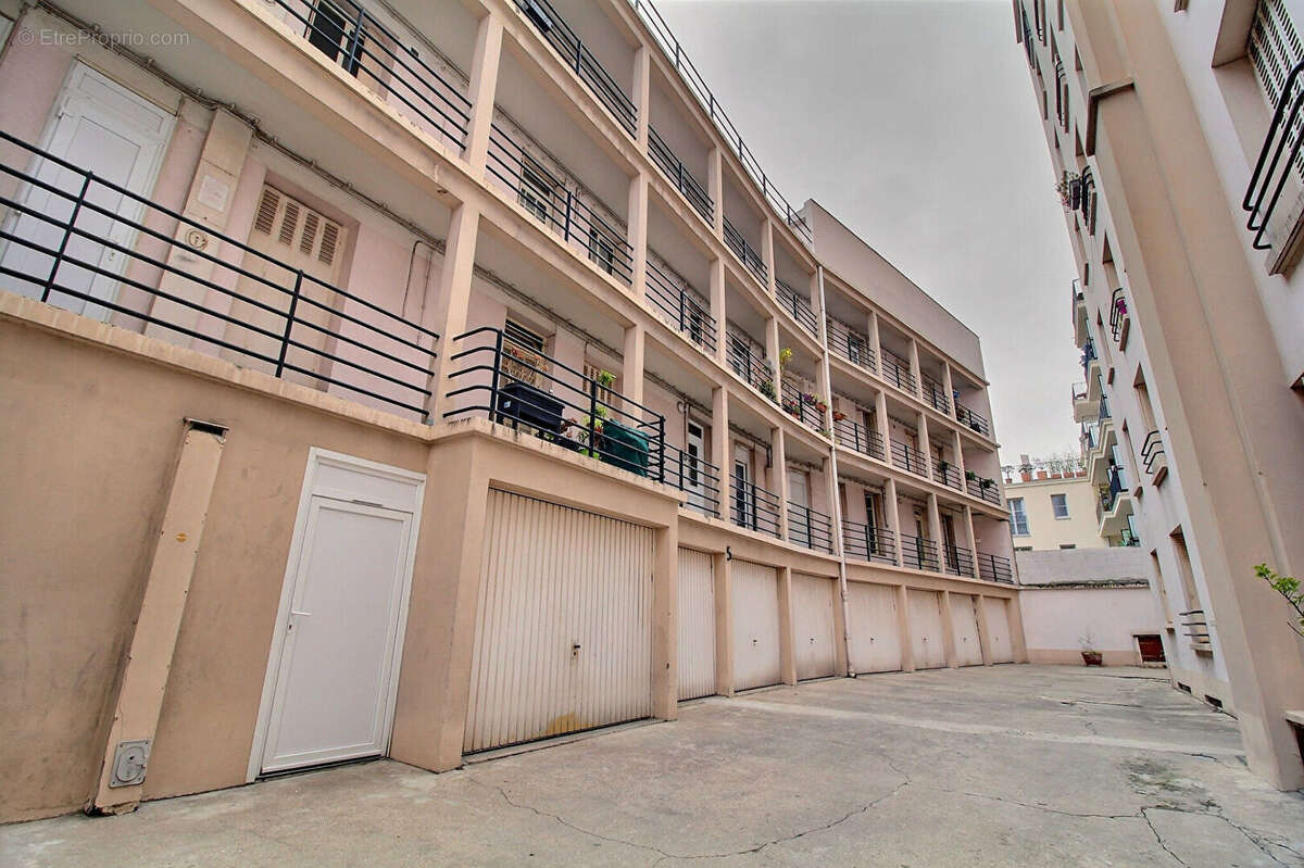 Appartement à LA GARENNE-COLOMBES