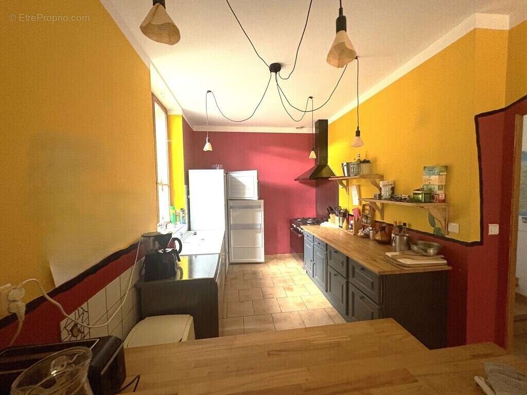 Commerce à ROCHEFORT-EN-VALDAINE