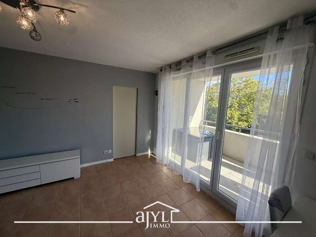 Appartement à MARSEILLE-3E