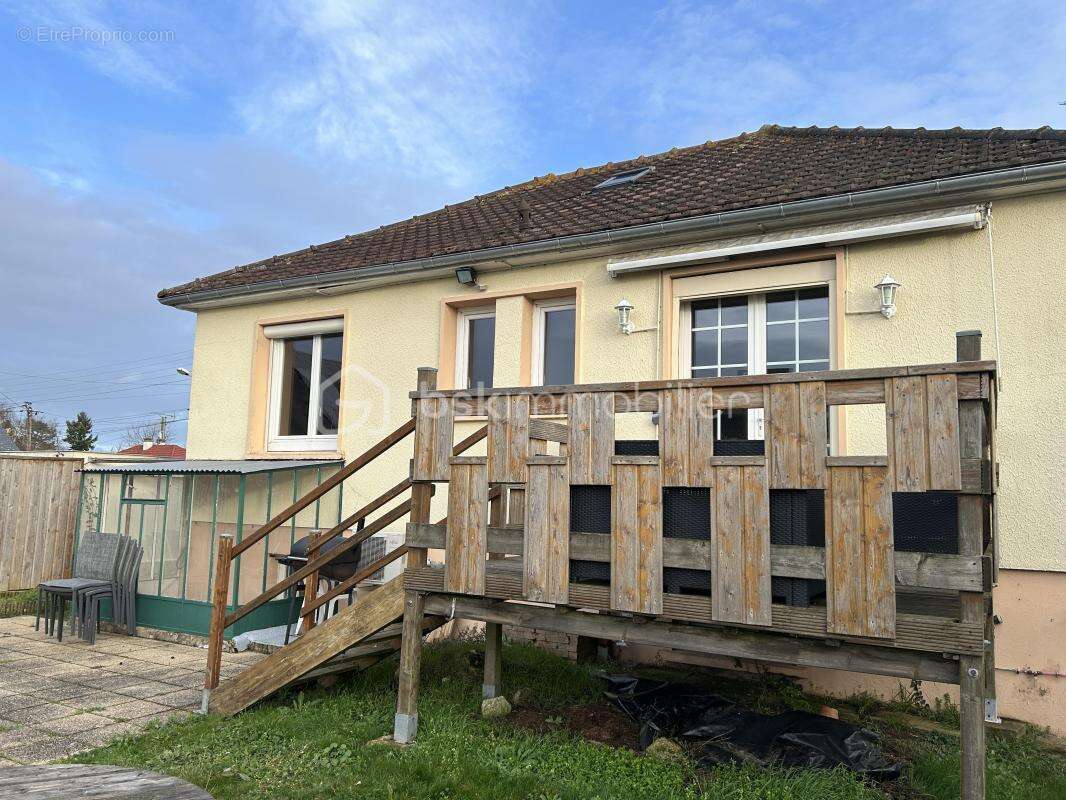 Maison à AMILLY