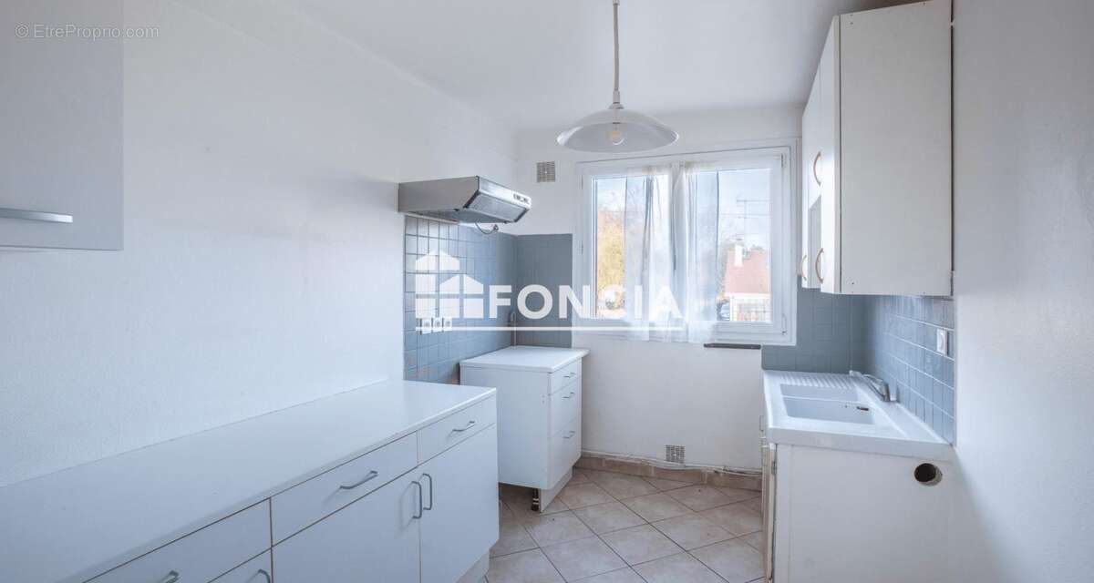 Maison à LE MESNIL-SAINT-DENIS