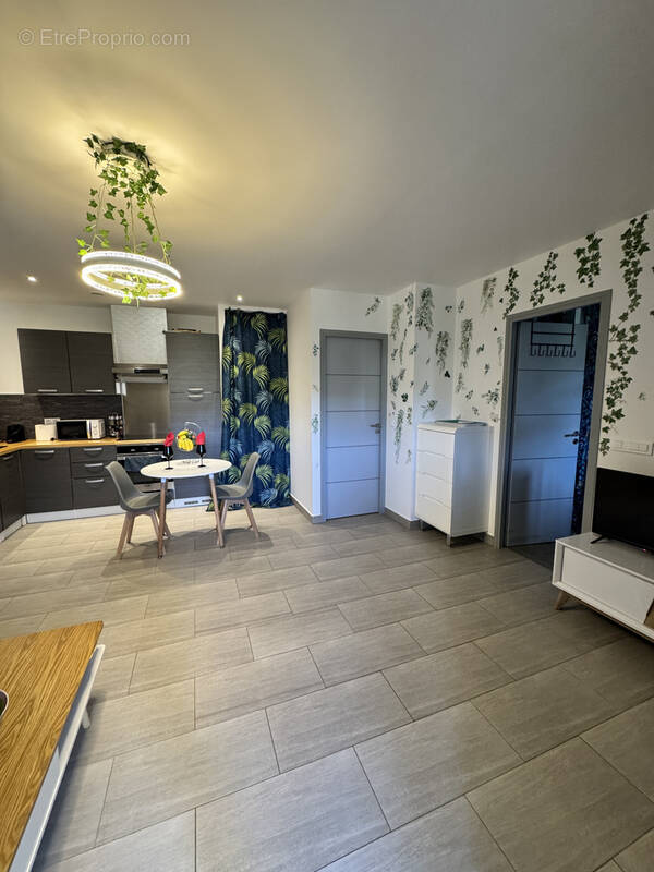 Appartement à CONTES