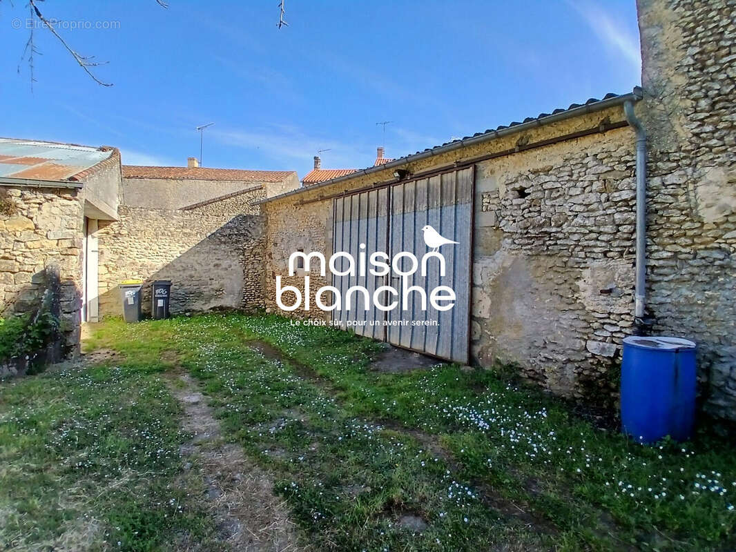 Maison à THENEZAY