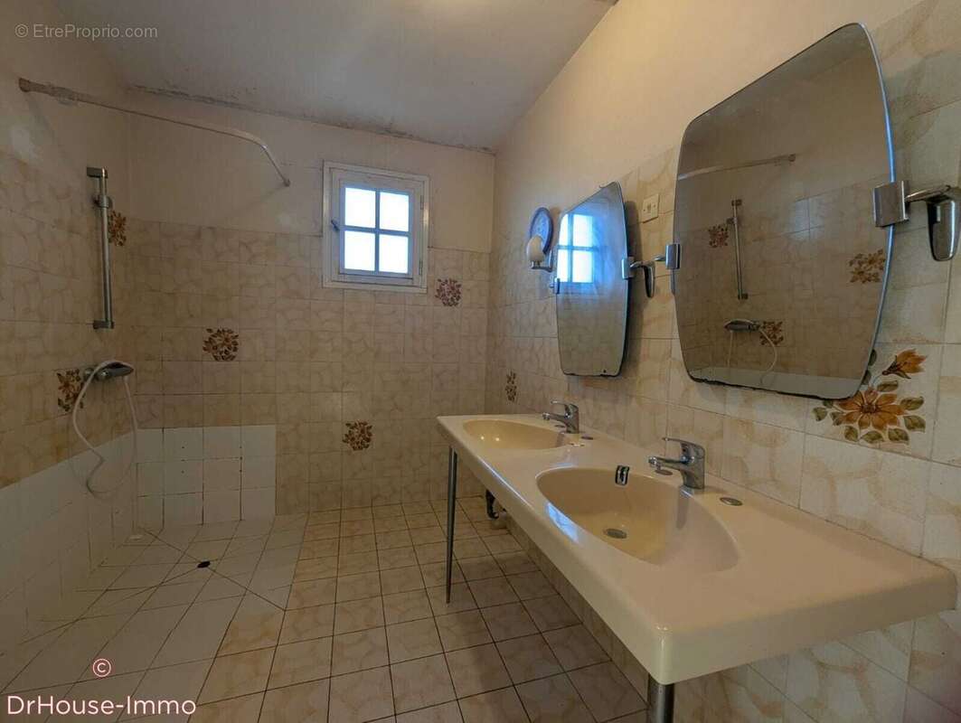 Maison à SAINT-ETIENNE-DE-MER-MORTE