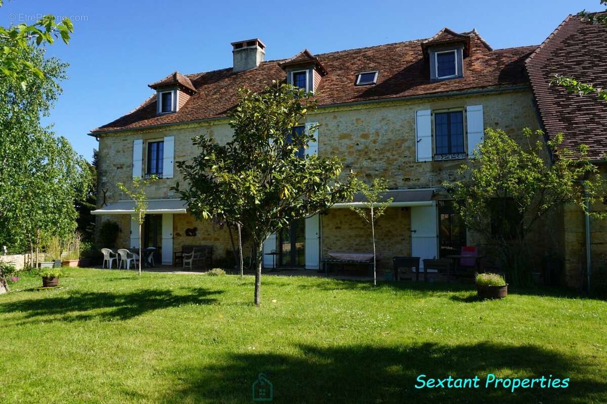 Superbe ensemble immobilier du XIXe siècle situé au coeur de la nature préservée du Périgord vert. - photo 3