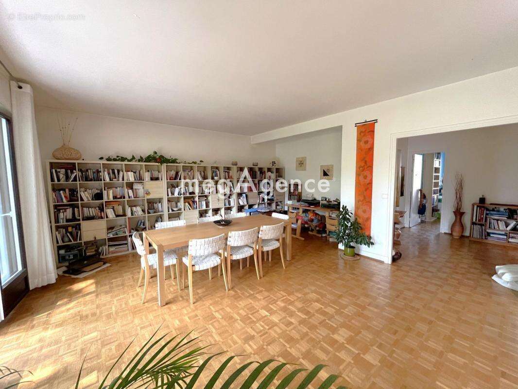 Appartement à SAINT-NOM-LA-BRETECHE