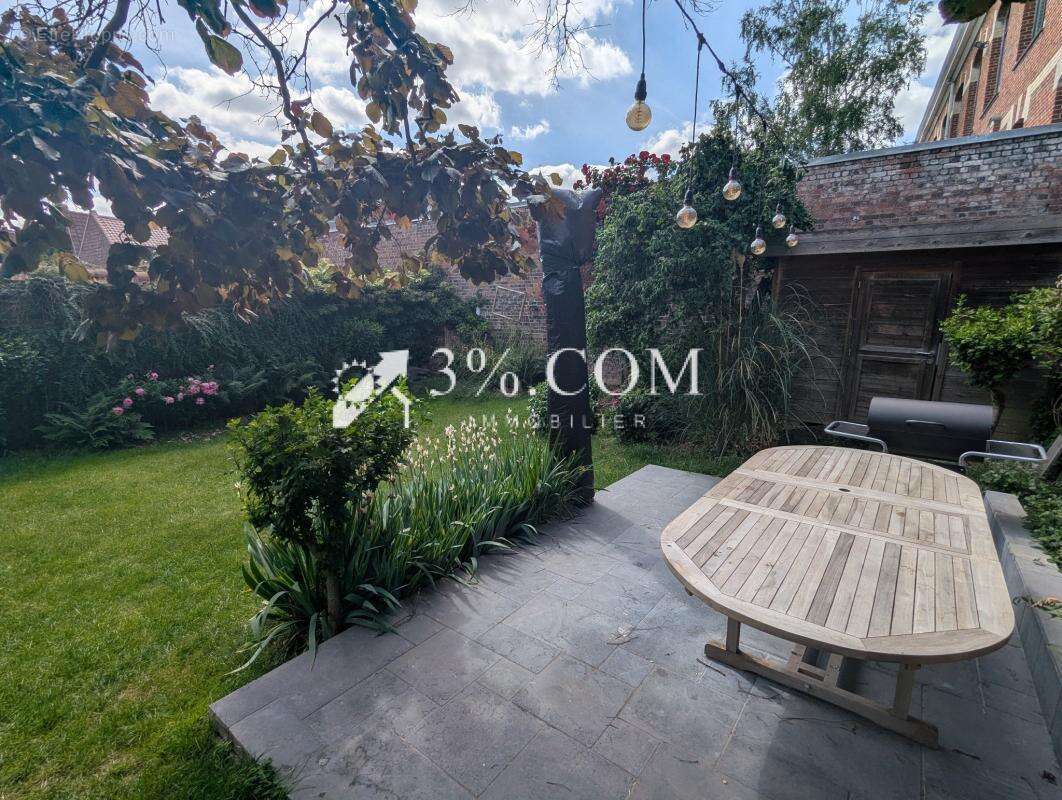 Maison bourgeoise de 265 m2 - 6 chambres - Cuisine équipée - - photo 16